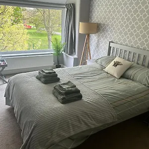 Lovely, Large Double Bedroom With Park View In Homestay
